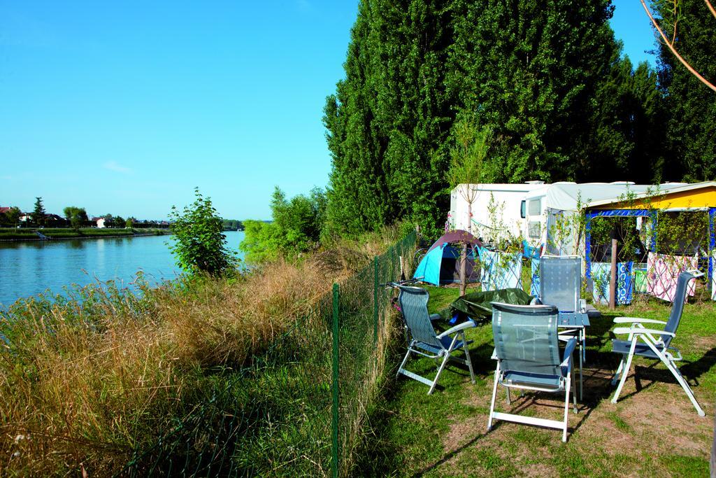 Отель Camping International De Мезон-Лафит Экстерьер фото