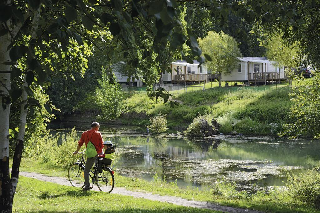 Отель Camping International De Мезон-Лафит Экстерьер фото