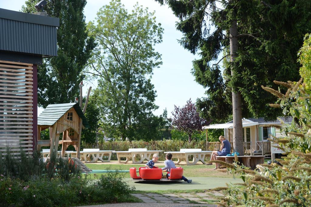 Отель Camping International De Мезон-Лафит Экстерьер фото