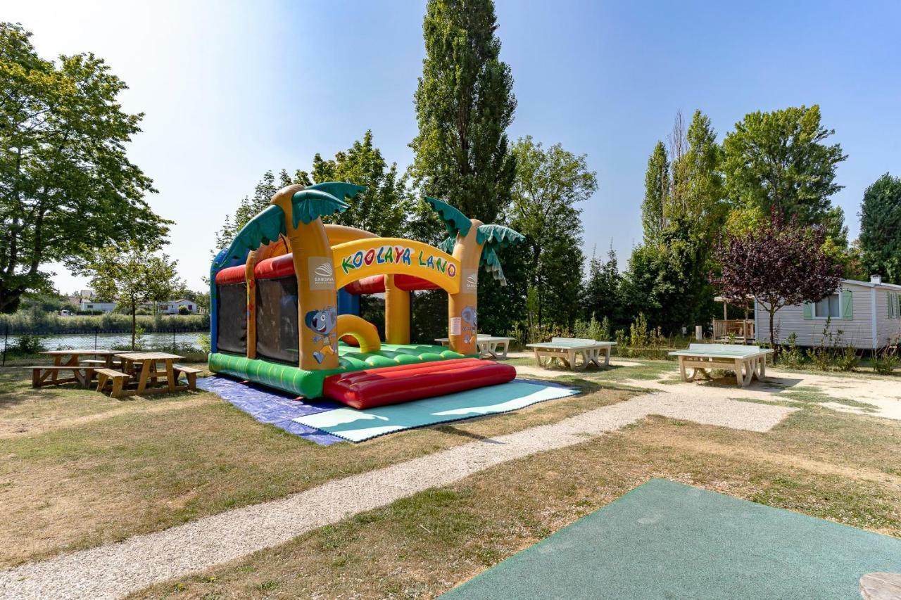 Отель Camping International De Мезон-Лафит Экстерьер фото